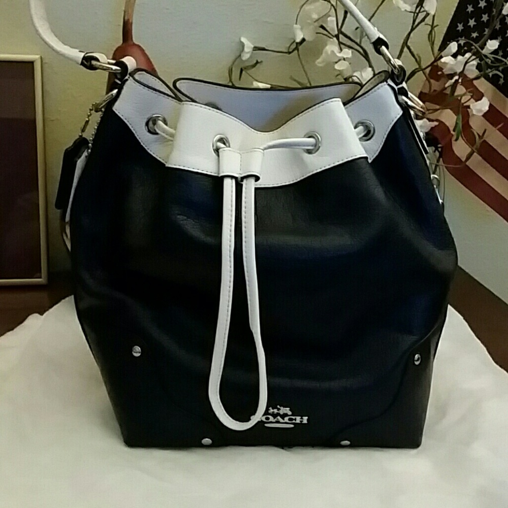 Coach Shoulder Bag-Pebbeled Leather